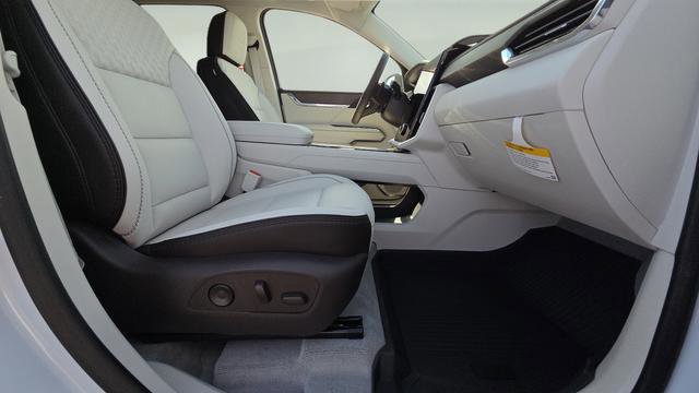 New 2026 GMC Acadia Denali w/ Super Cruise Package FWD image 16