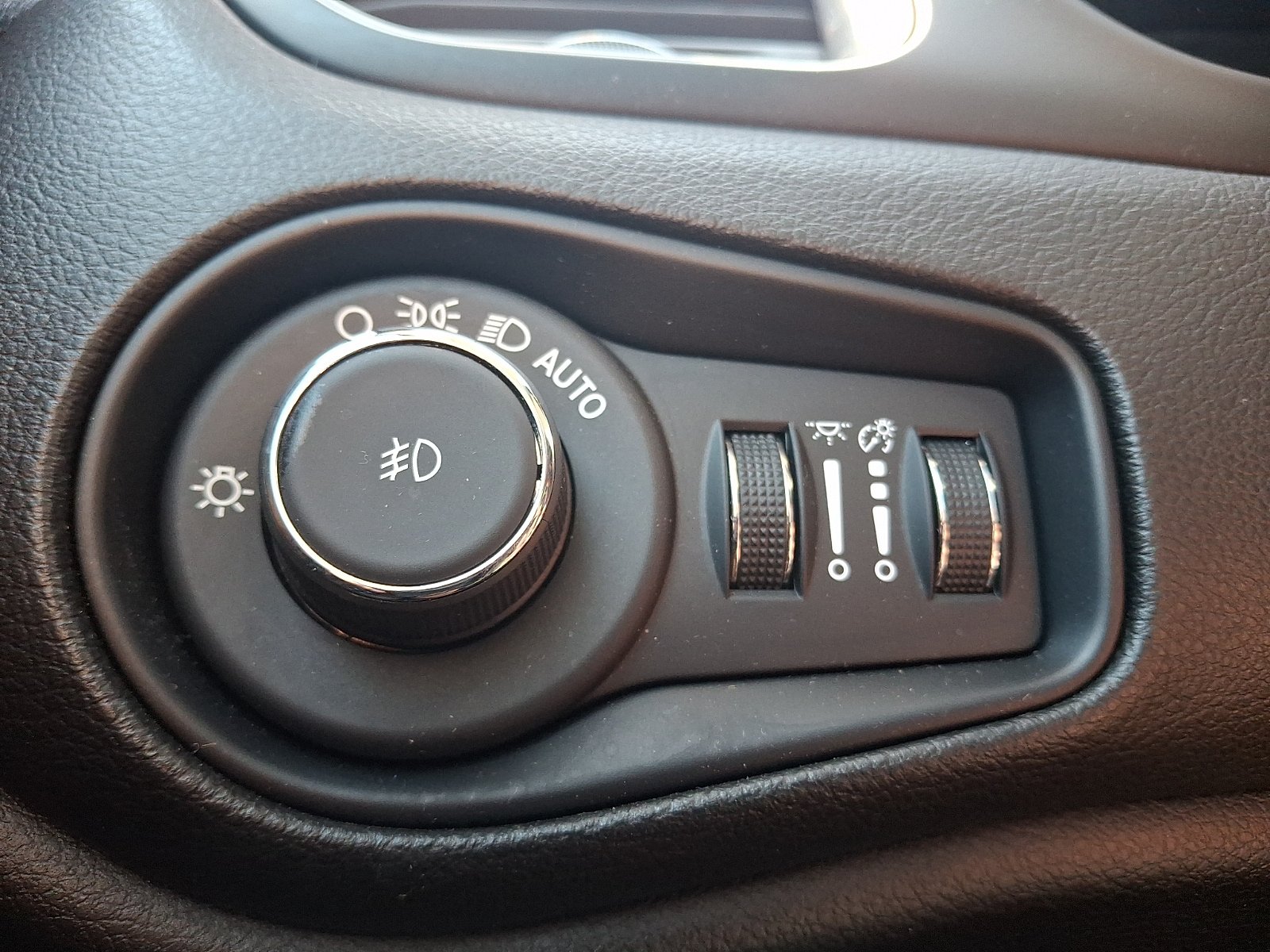 Used 2022 Jeep Renegade Latitude AWD/4WD image 27