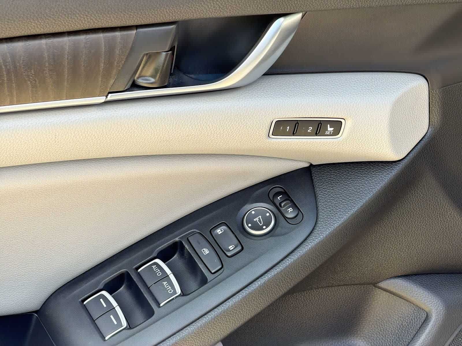 Used 2018 Honda Accord Touring image 14