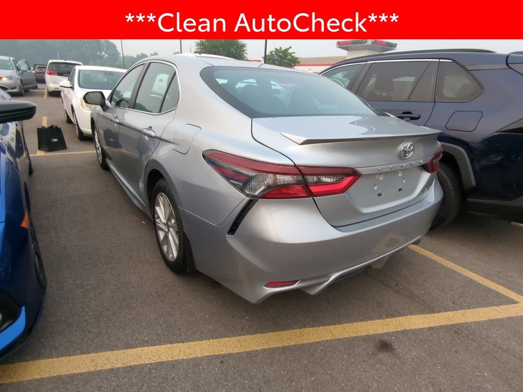 Used 2024 Toyota Camry SE FWD image 4