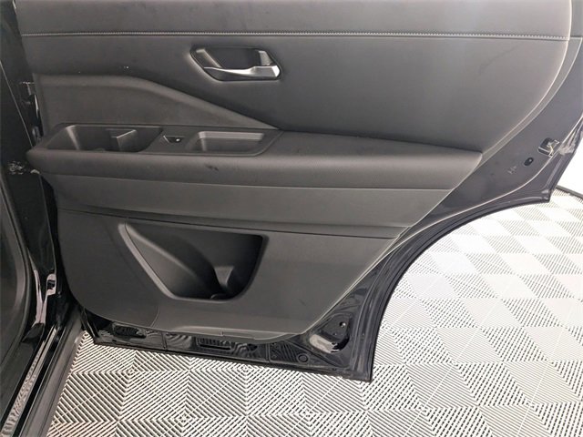 Used 2023 Nissan Pathfinder SL w/ Black Appearance Package image 34