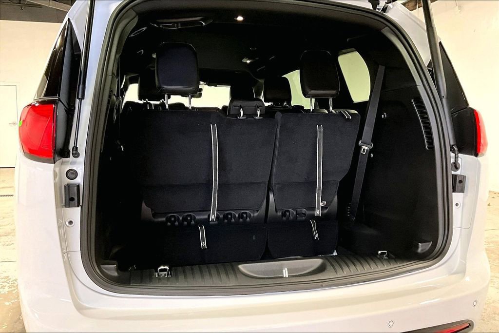 New 2026 Chrysler Voyager LX image 33