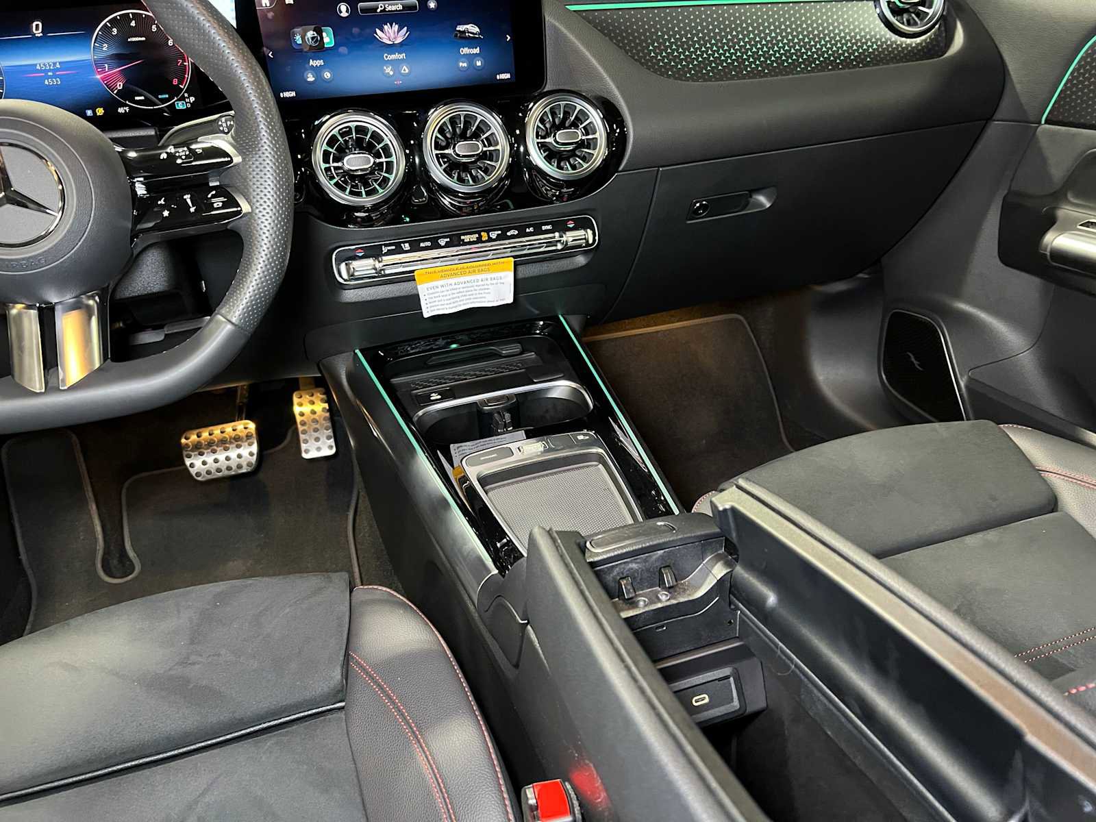 Used 2025 Mercedes-Benz GLA 250 4MATIC image 32