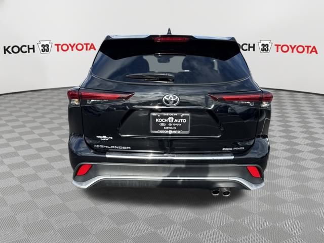 Used 2025 Toyota Highlander XSE image 6