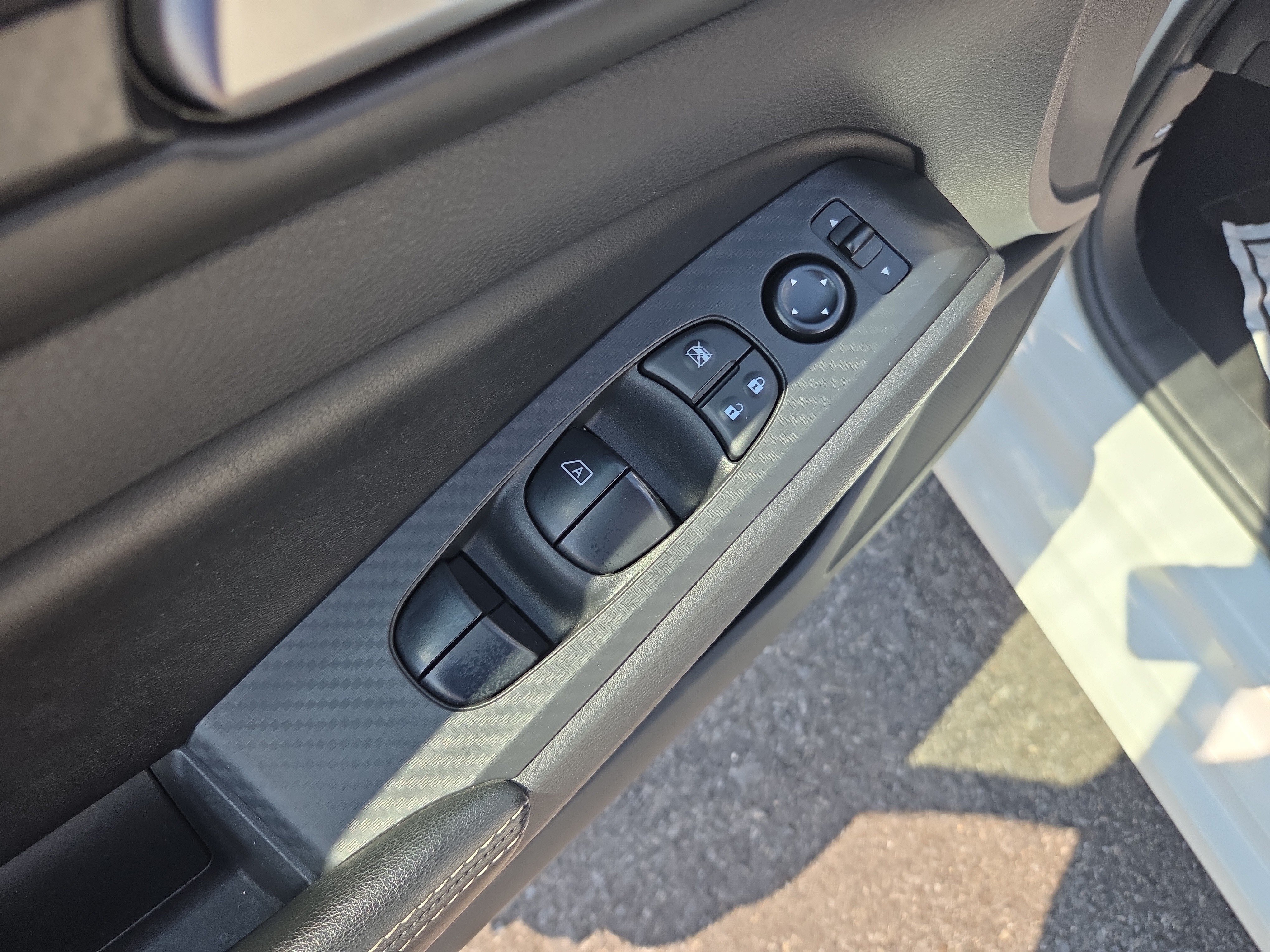 Used 2025 Nissan Altima 2.5 SV FWD image 16