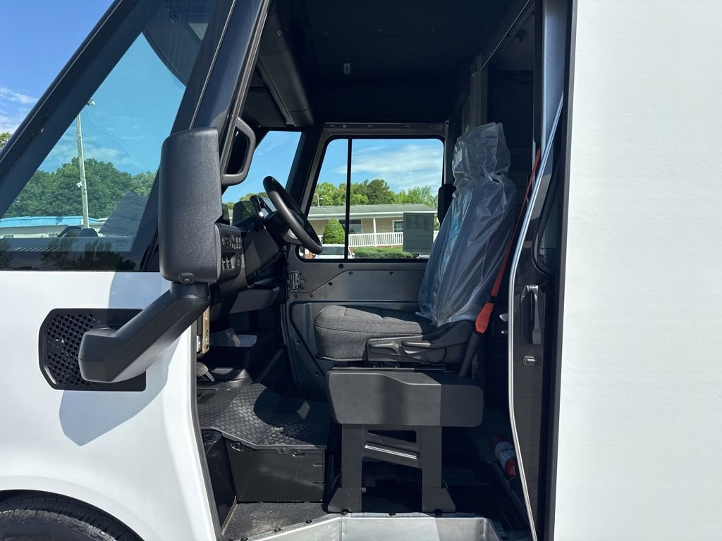 Used 2024 Chevrolet Brightdrop 600 w/ Commercial Equipment Package image 9