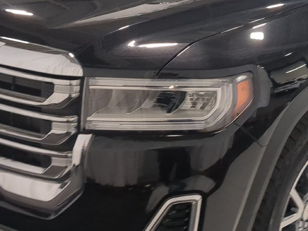 Used 2023 GMC Acadia SLT w/ LPO, Floor Liner Package AWD/4WD image 11
