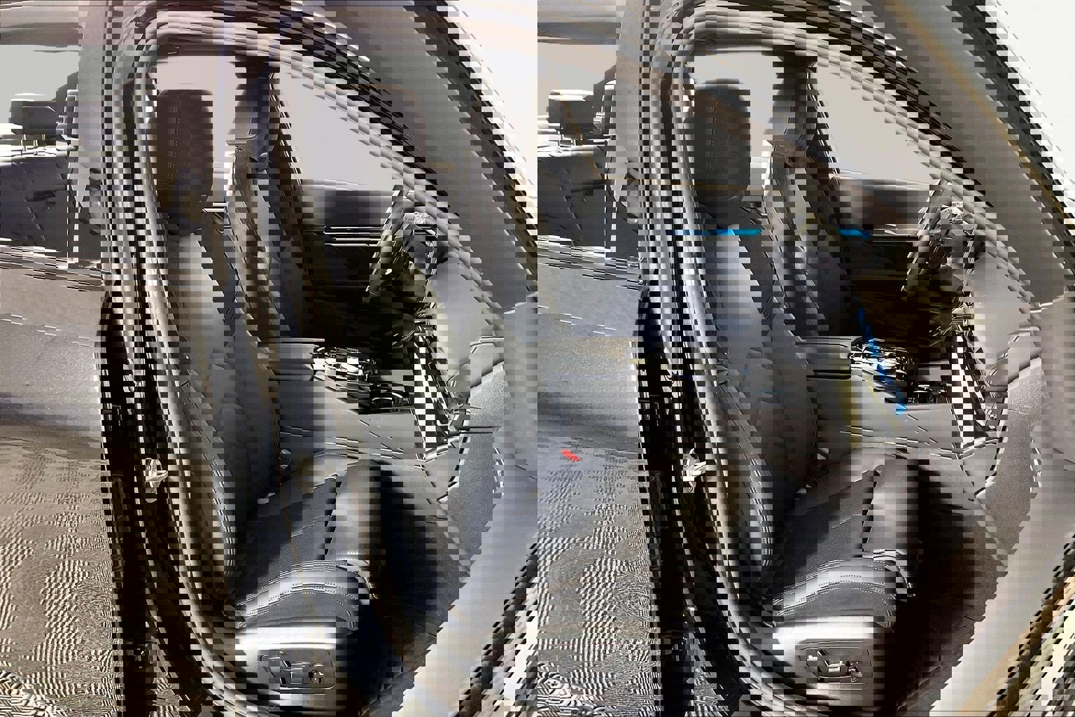 Certified 2025 BMW 550e xDrive w/ Premium Package AWD/4WD image 12