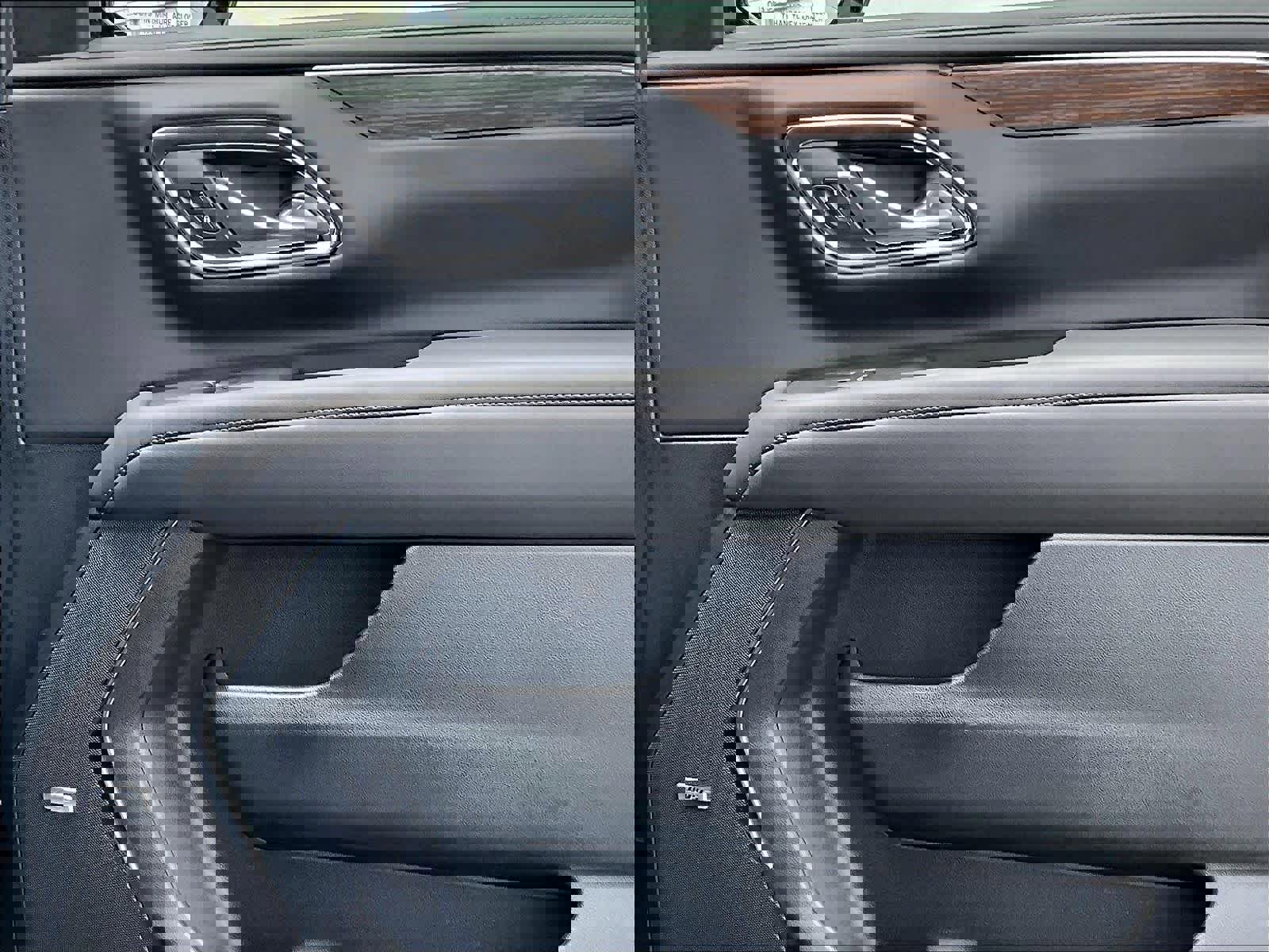 Used 2024 Chevrolet Suburban High Country image 12