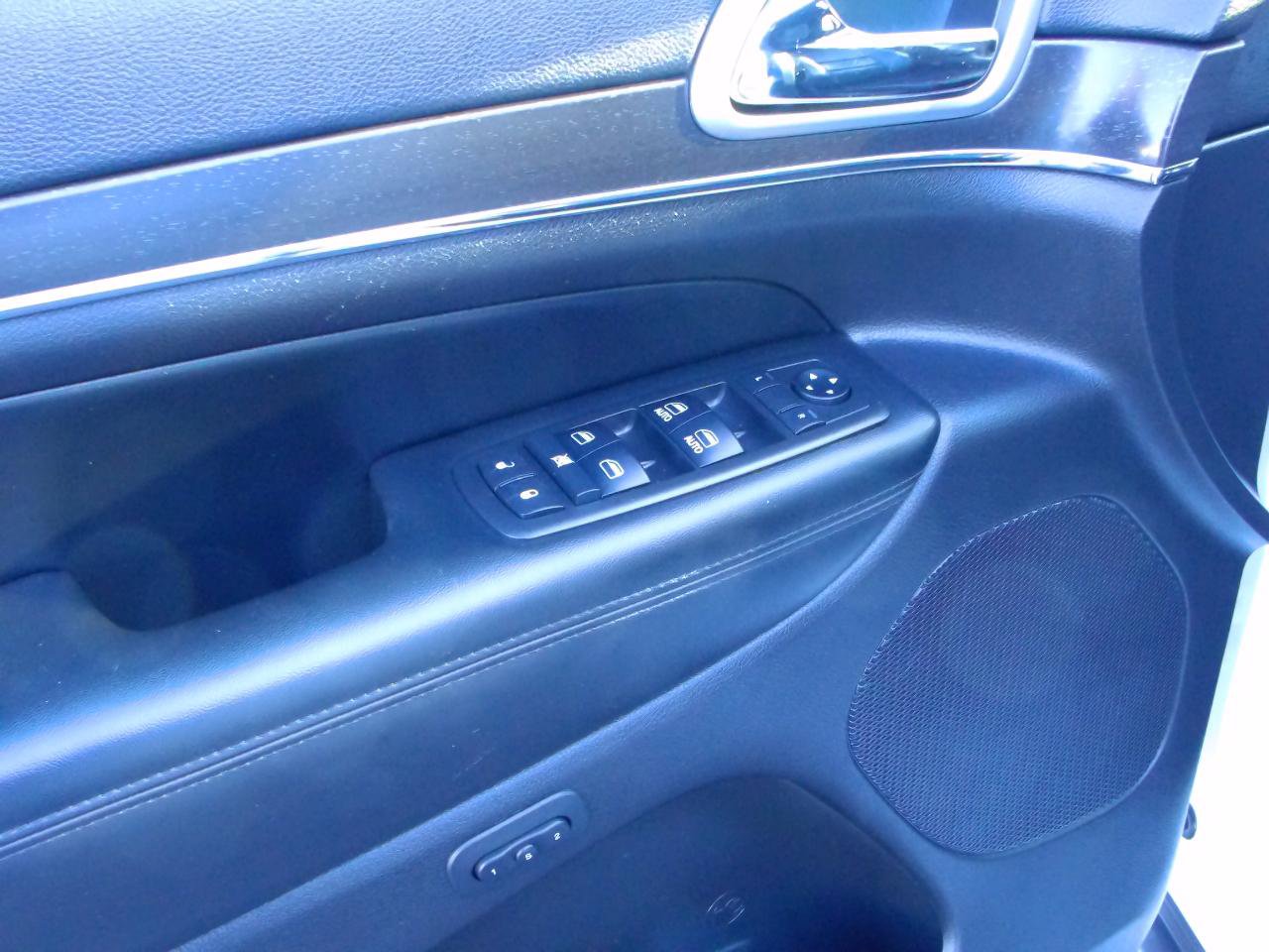 Used 2018 Jeep Grand Cherokee Limited w/ Trailer Tow Group IV image 12