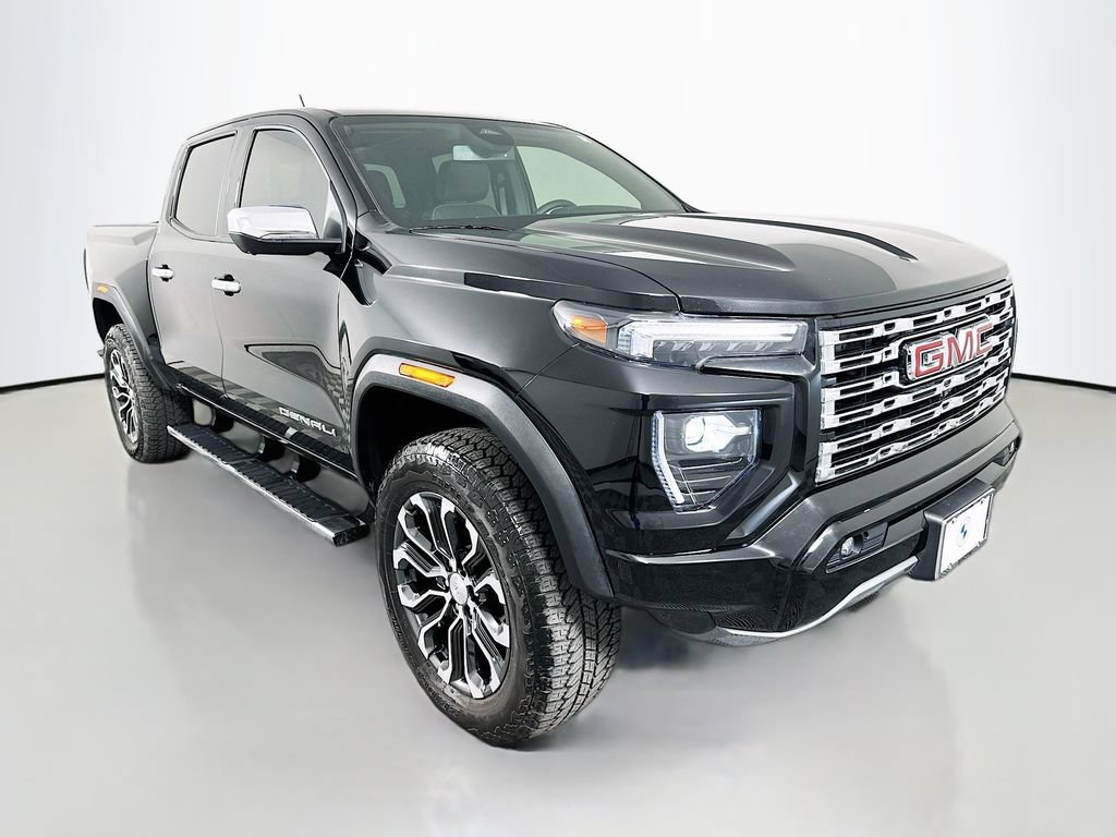 Used 2025 GMC Canyon Denali AWD/4WD image 3