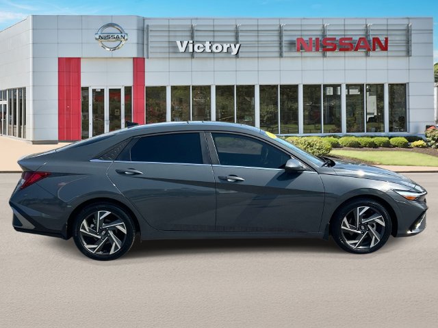Used 2024 Hyundai Elantra SEL w/ Convenience Package FWD image 2