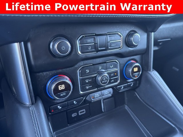 Used 2024 Chevrolet Suburban LT image 5