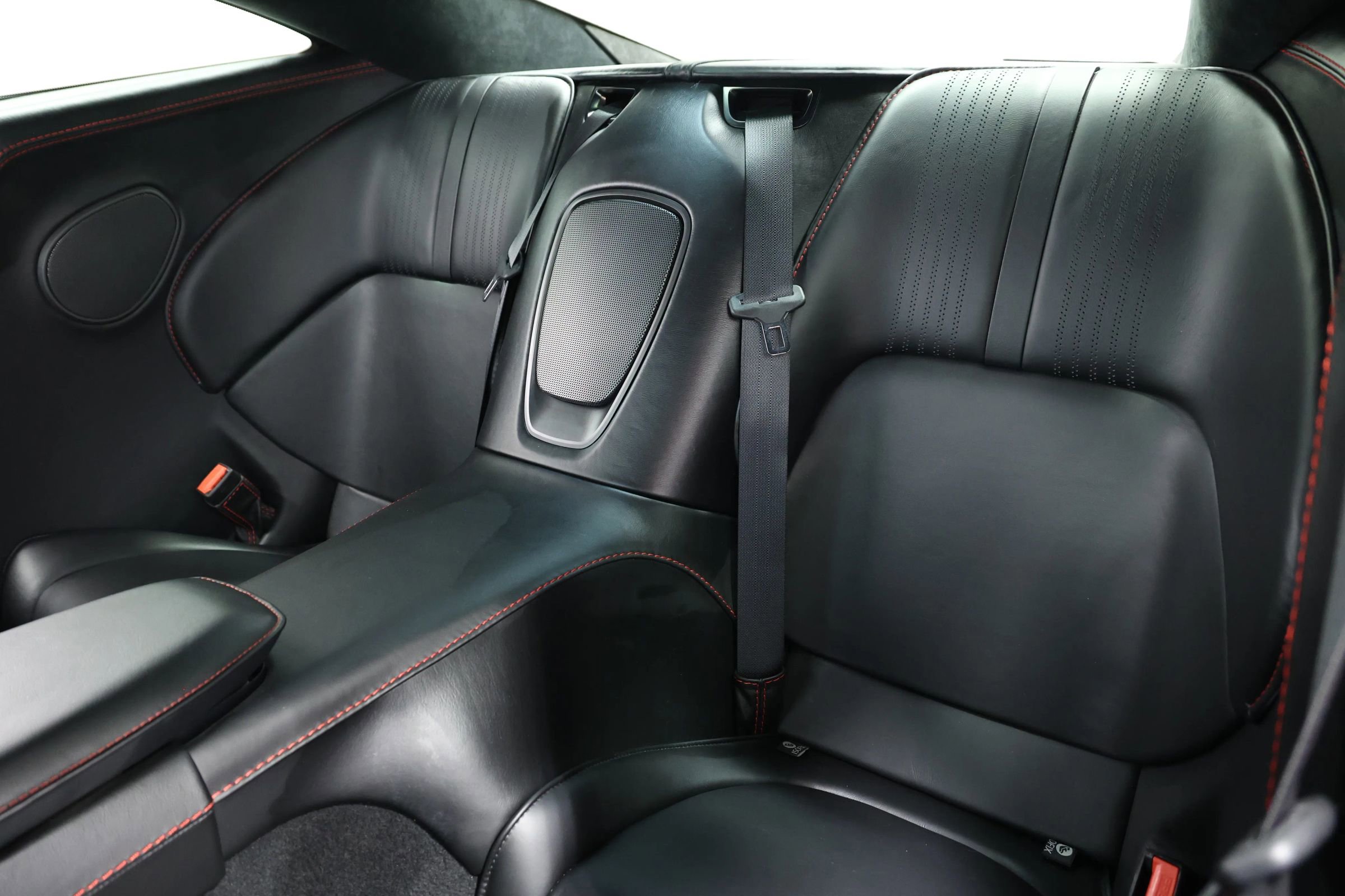 Used 2018 Aston Martin DB11 V12 image 40