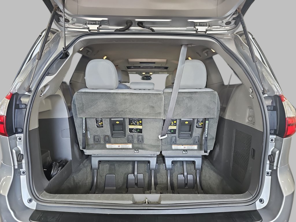 Used 2018 Toyota Sienna XLE Premium AWD/4WD image 17