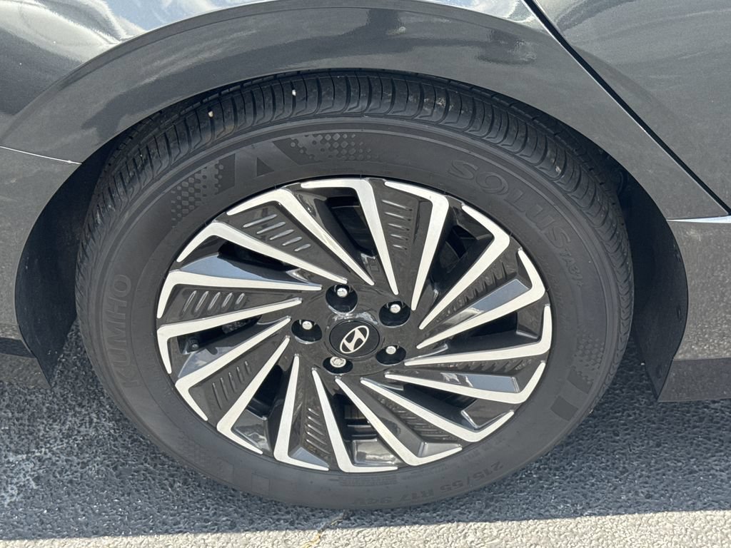 Used 2025 Hyundai Sonata Limited FWD image 16