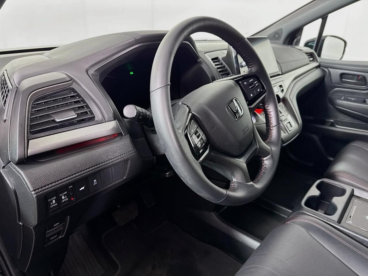 Used 2023 Honda Odyssey Sport image 24