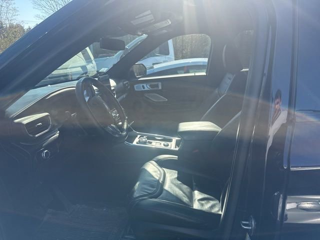 Used 2023 Ford Explorer Platinum w/ Technology Package AWD/4WD image 14