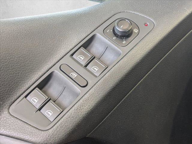 Used 2017 Volkswagen Tiguan S FWD image 12