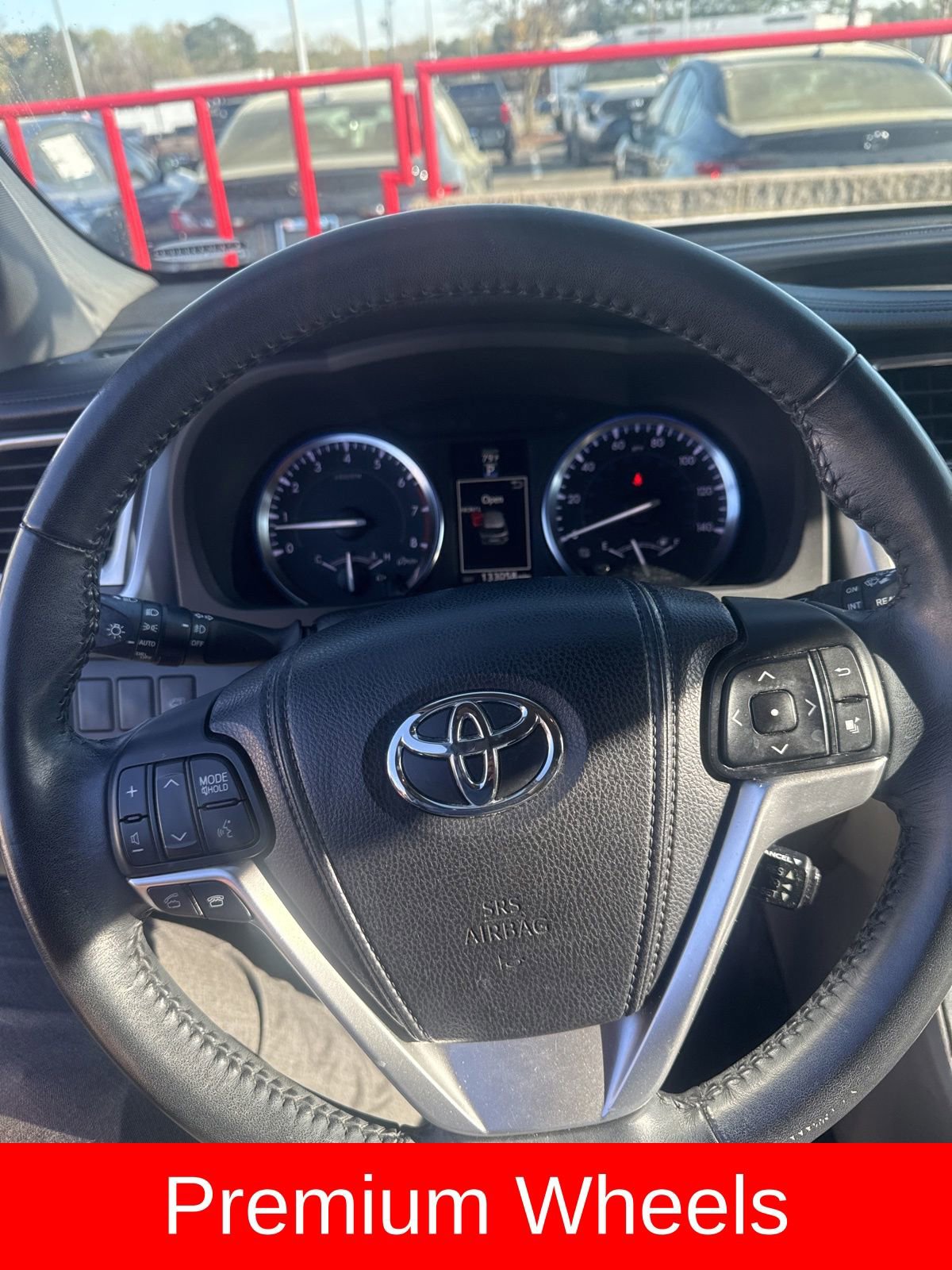 Used 2015 Toyota Highlander XLE FWD image 10