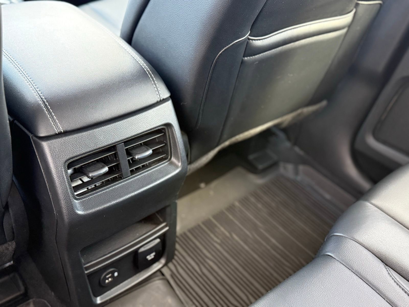 Used 2022 Ford Edge Titanium image 12