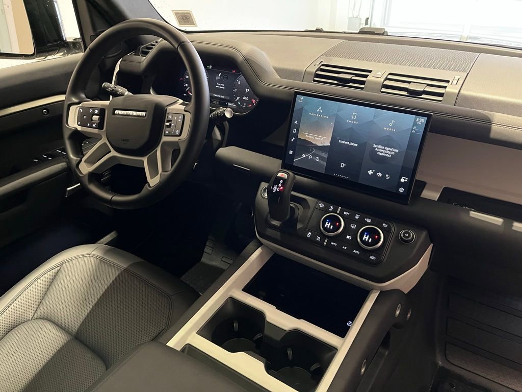 Used 2025 Land Rover Defender 110 S image 27