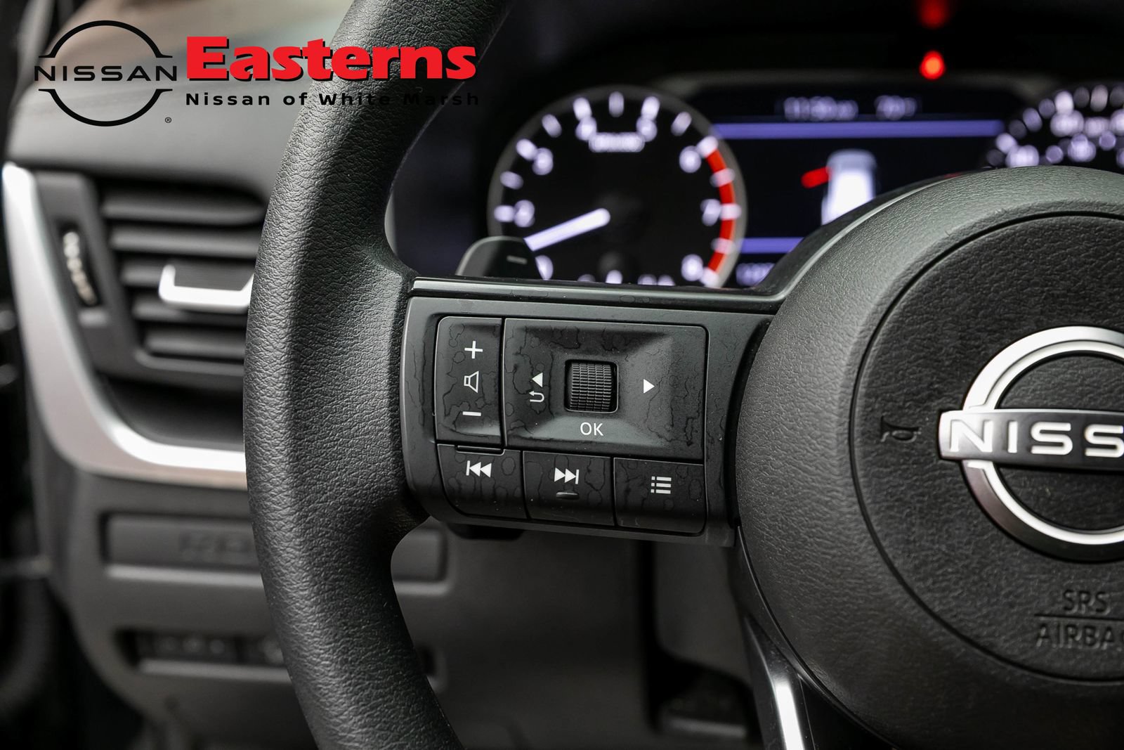 Used 2023 Nissan Rogue S FWD image 15