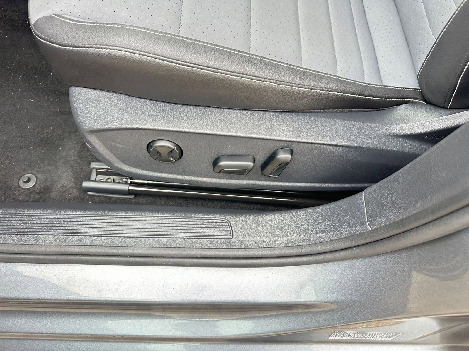 Used 2025 Volkswagen Jetta SE image 23