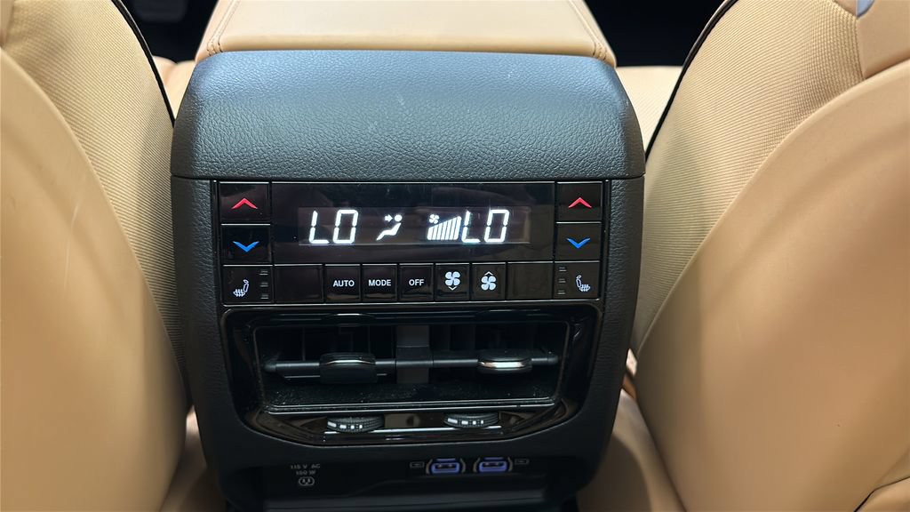 Used 2023 Jeep Grand Cherokee Summit AWD/4WD image 10