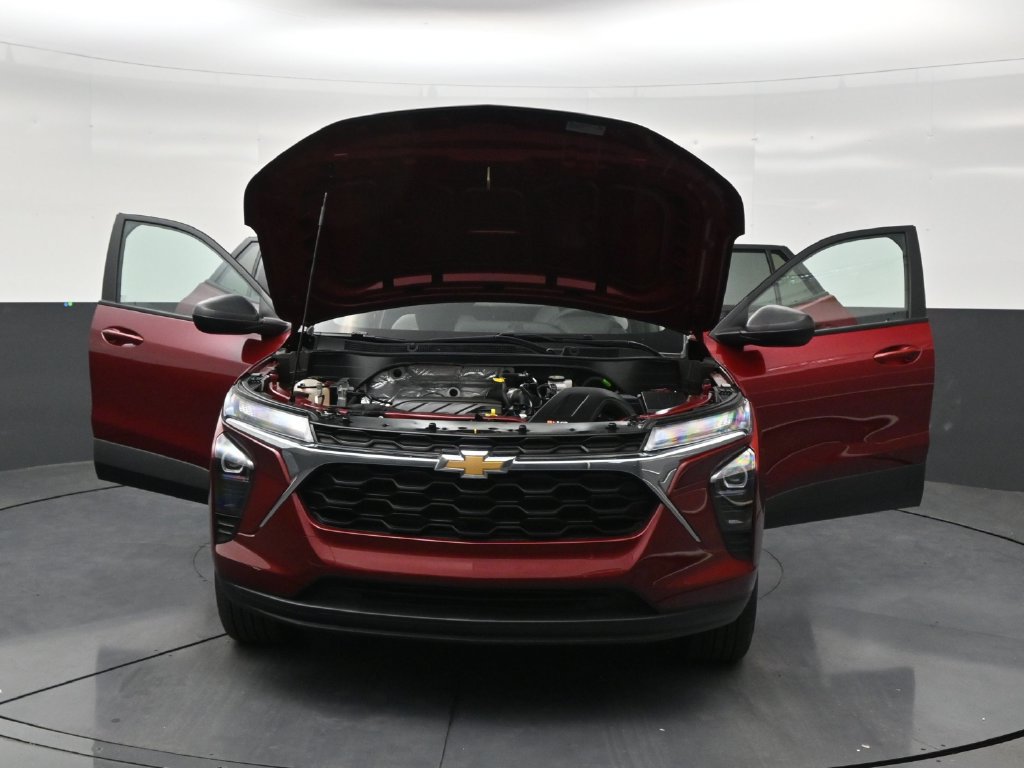 Used 2025 Chevrolet Trax LS FWD image 33