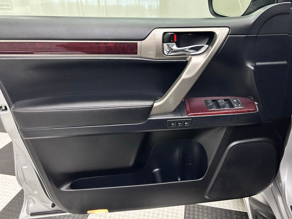 Used 2016 Lexus GX 460 w/ Premium Package image 11