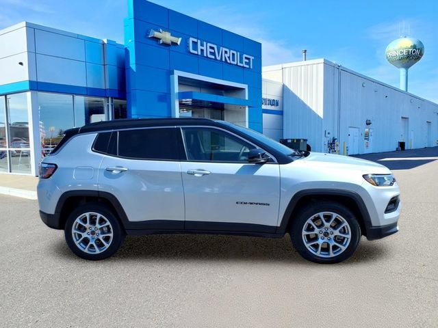 Used 2025 Jeep Compass Limited AWD/4WD image 2