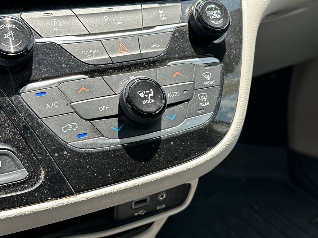 Used 2017 Chrysler Pacifica Touring-L FWD image 22