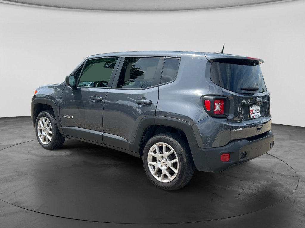 Used 2023 Jeep Renegade Latitude AWD/4WD image 7