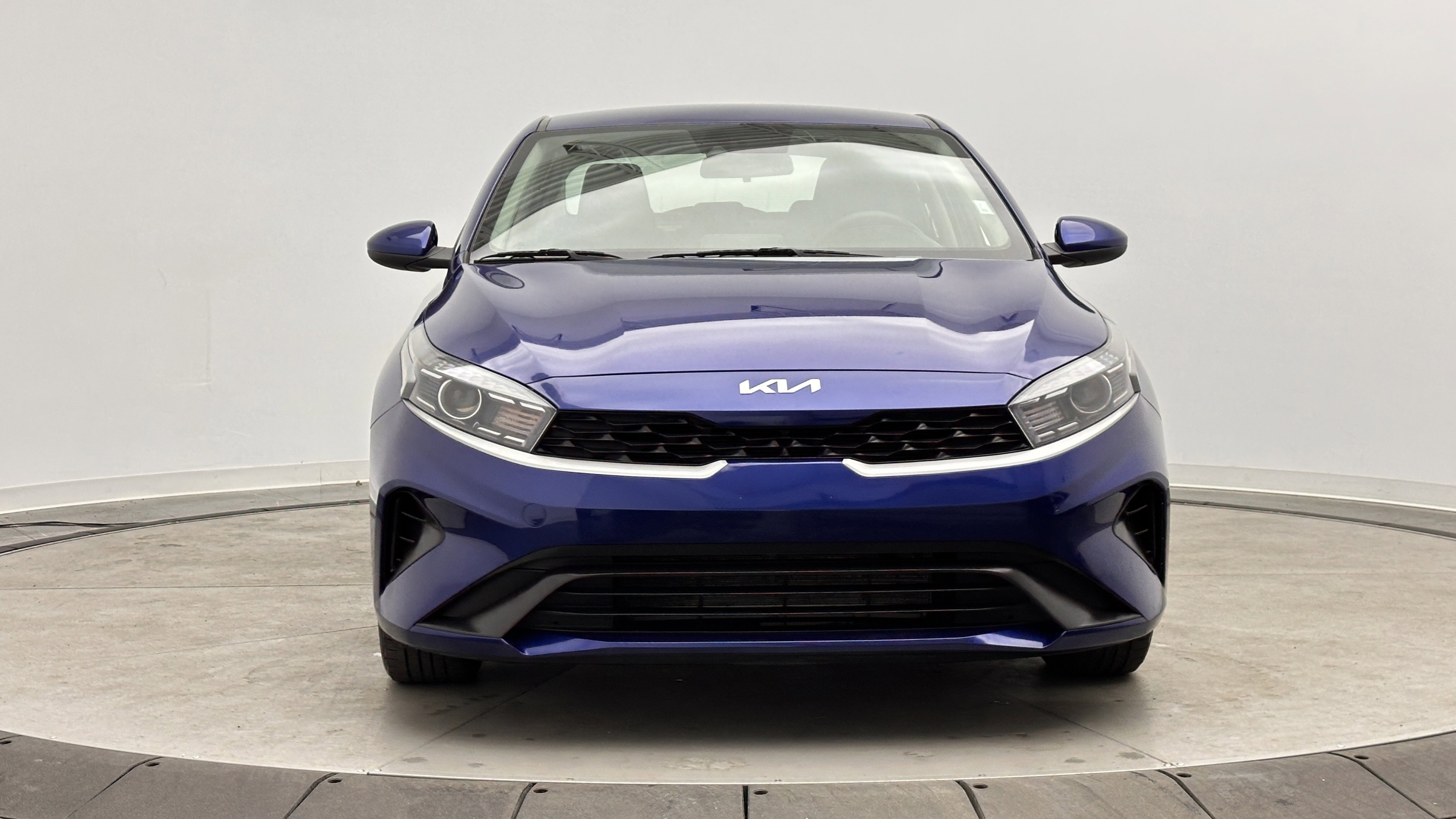 Used 2023 Kia Forte LXS FWD image 2