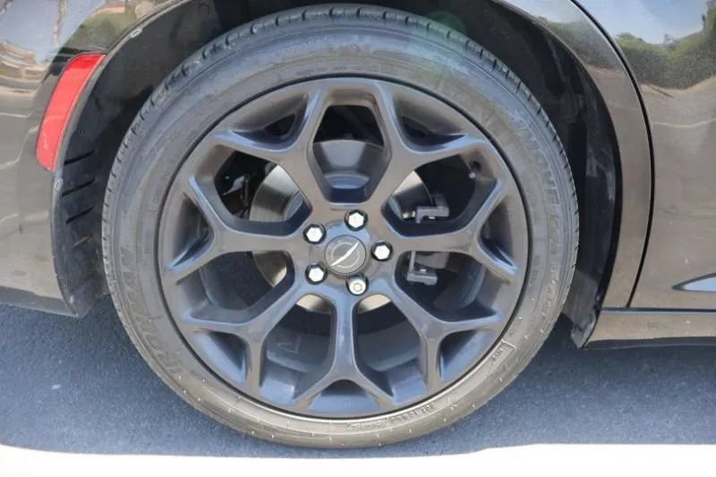 Used 2019 Chrysler 300 Touring w/ Sport Appearance Package RWD image 9