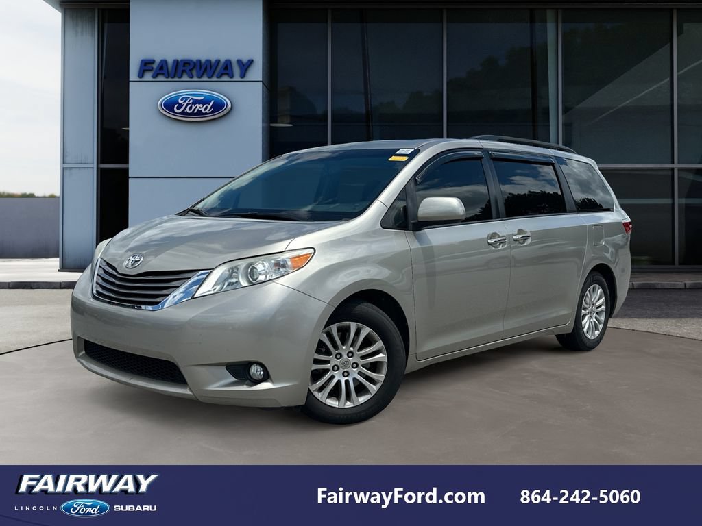 Used 2015 Toyota Sienna XLE FWD image 1