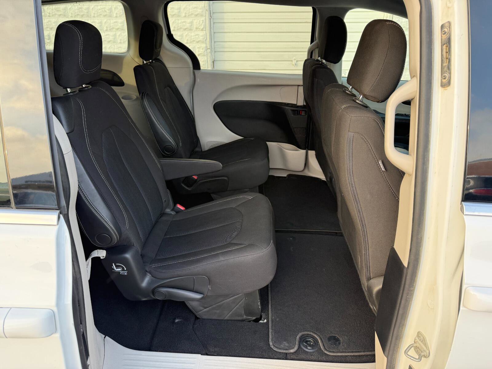 Used 2020 Chrysler Voyager LX FWD image 13
