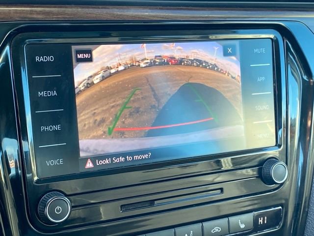 Used 2022 Volkswagen Passat 2.0T FWD image 10
