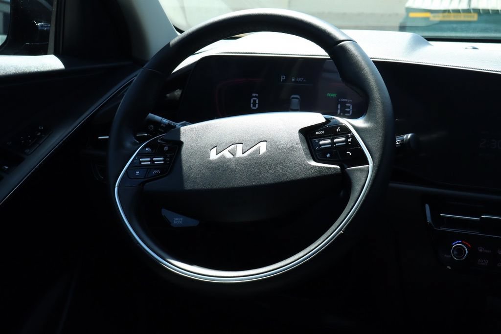 Used 2025 Kia Niro EX Touring FWD image 27