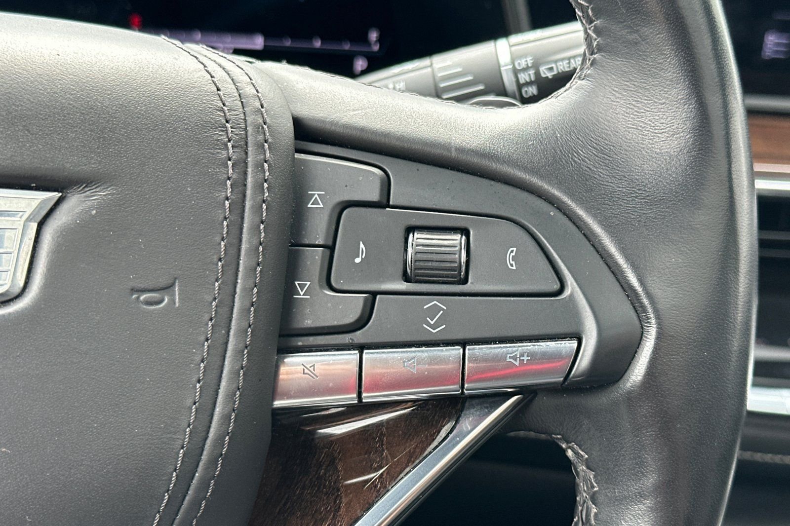 Used 2023 Cadillac Escalade Premium Luxury Platinum AWD/4WD image 32