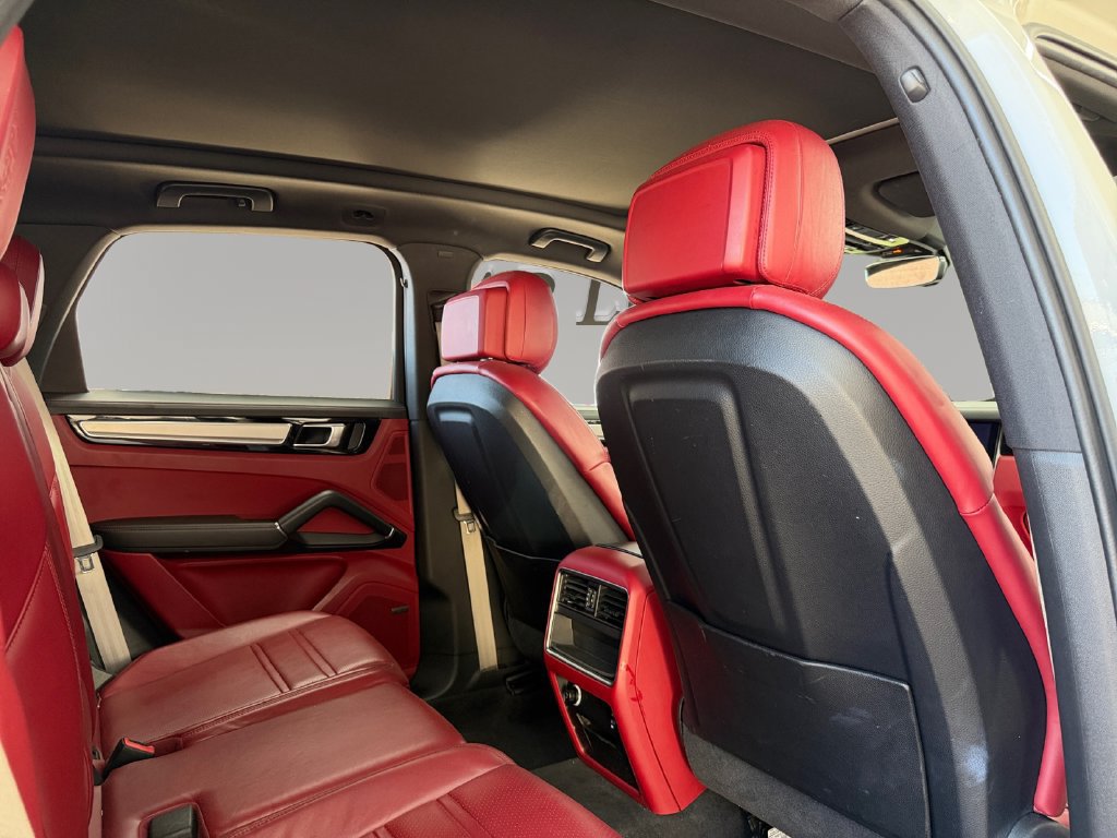 Used 2022 Porsche Cayenne Platinum Edition AWD/4WD image 16