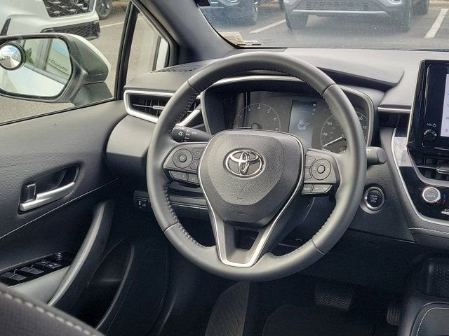 Used 2025 Toyota Corolla SE FWD image 3