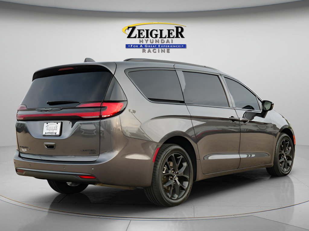Used 2023 Chrysler Pacifica Limited w/ S Appearance Package AWD/4WD image 8