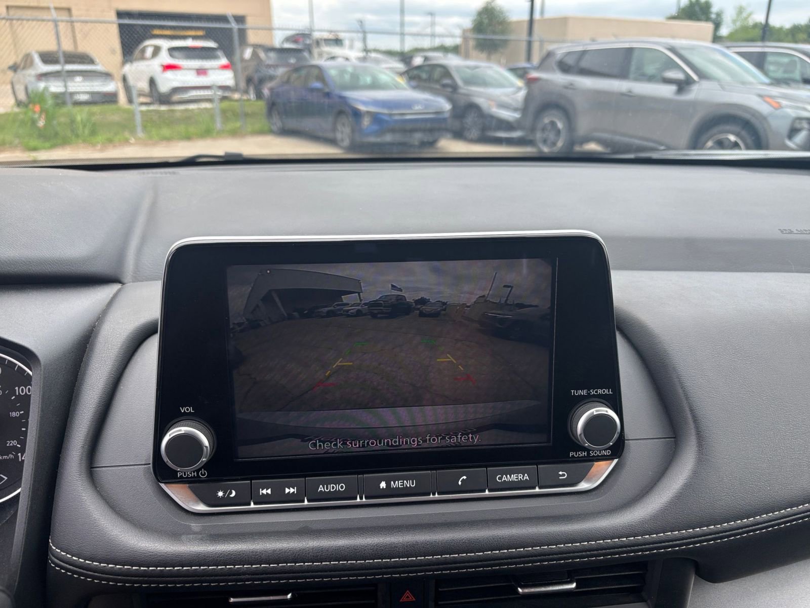 Used 2025 Nissan Rogue SV FWD image 23