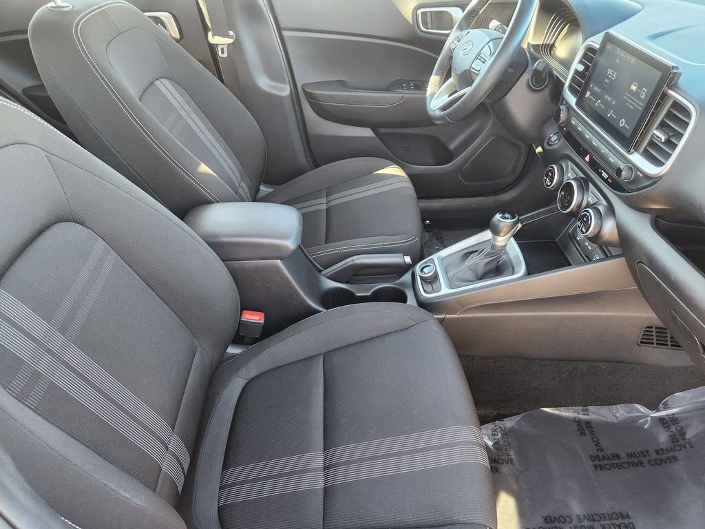 Used 2025 Hyundai Venue SEL FWD image 14