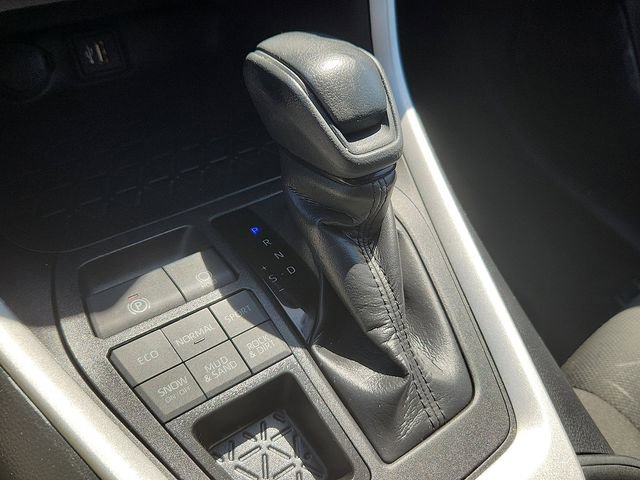 Used 2023 Toyota RAV4 XLE AWD/4WD image 9