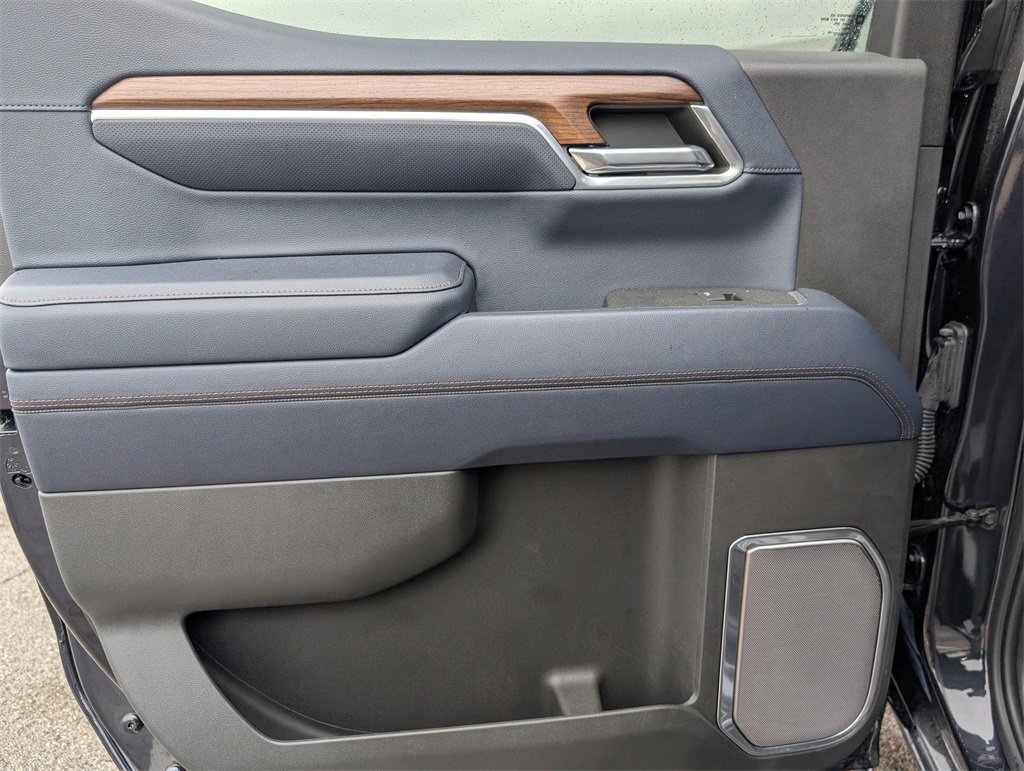 Used 2022 Chevrolet Silverado 1500 High Country w/ Z71 Off-Road Package image 24