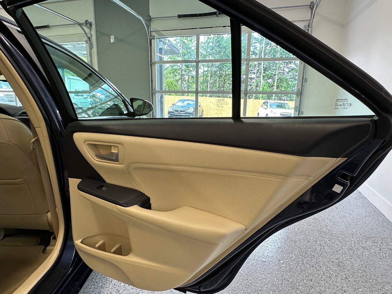 Used 2015 Toyota Camry XLE w/ Moonroof Package FWD image 26
