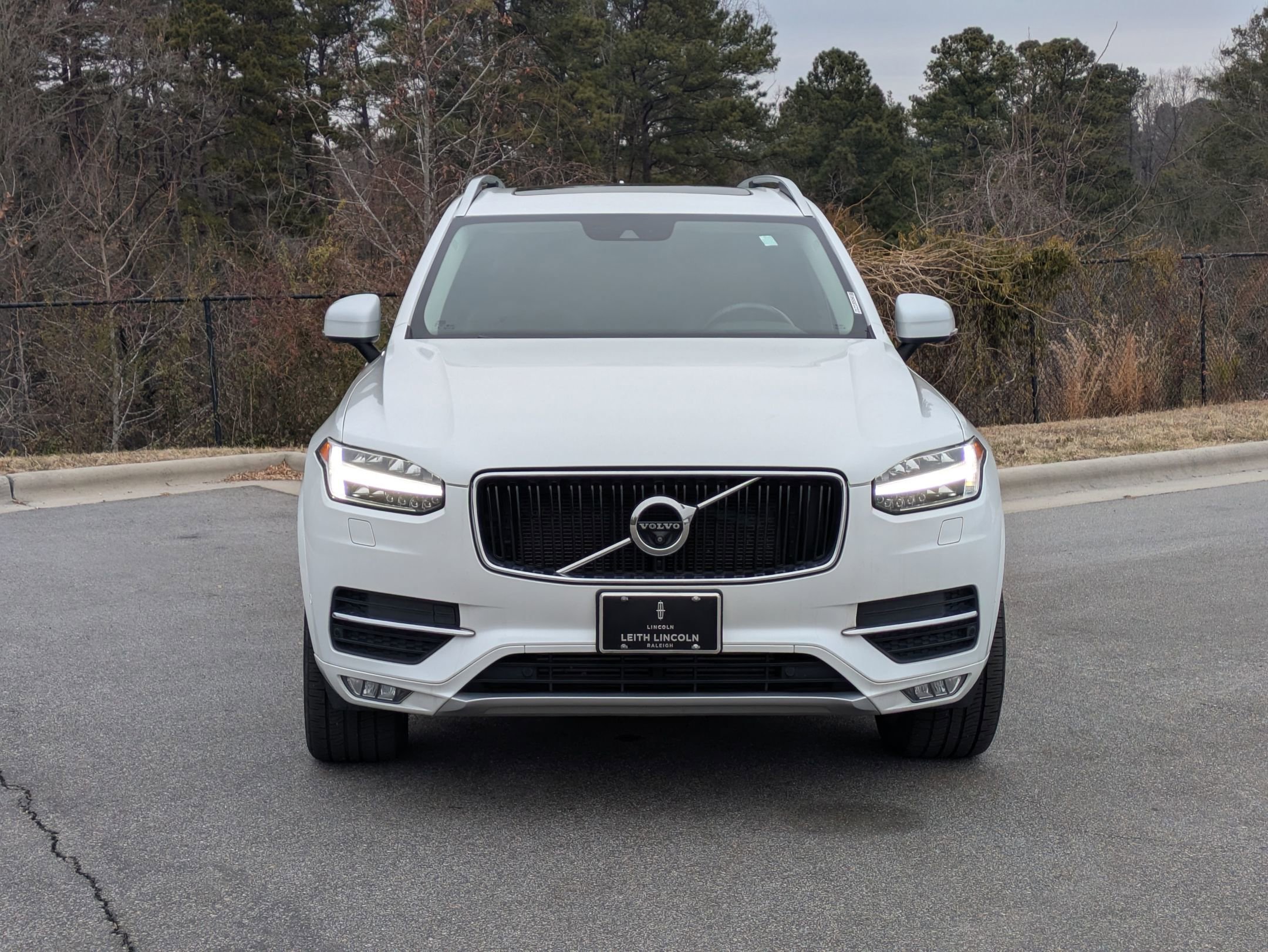Used 2018 Volvo XC90 T6 Momentum w/ Convenience Package image 2